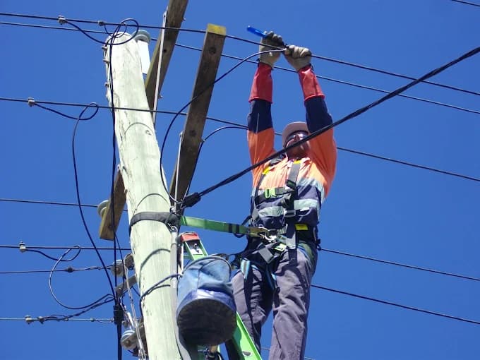 Level 2 lineworker on the network